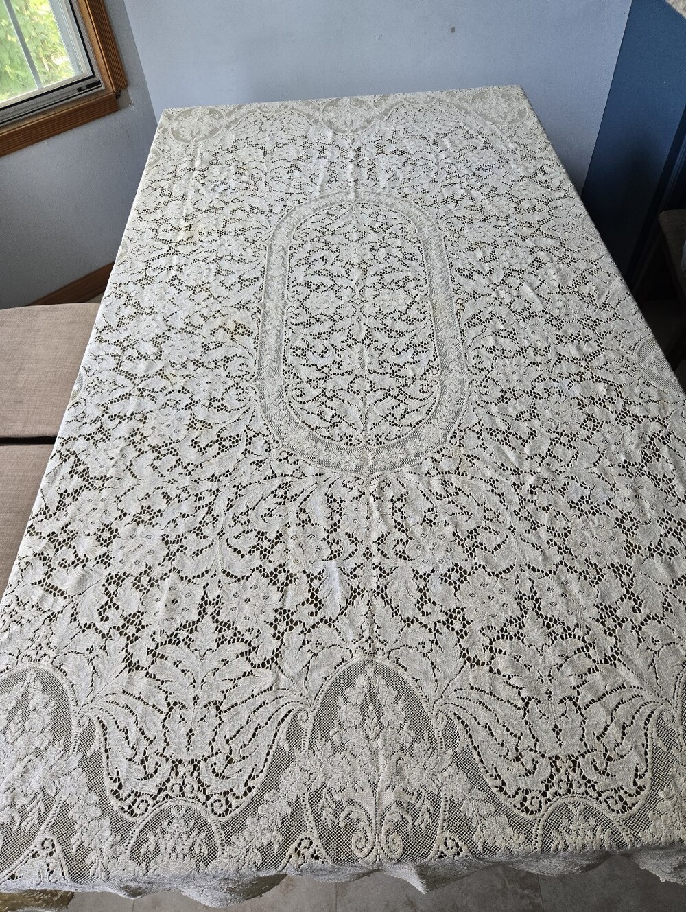Vintage Quaker Lace Tablecloth